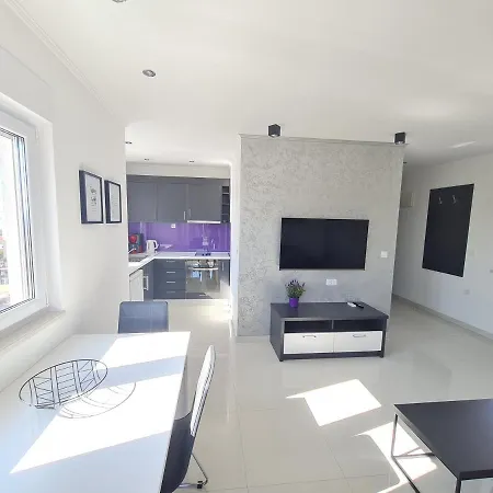 Pivac アパート マカルスカ