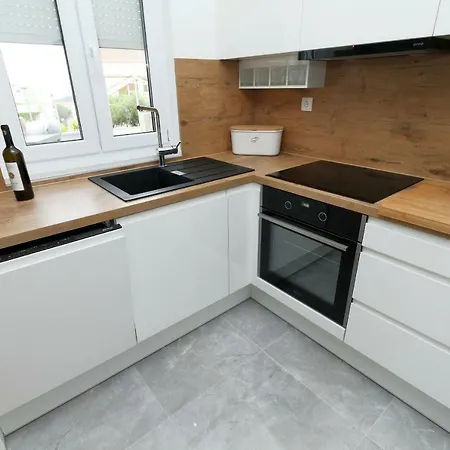 Pivac マカルスカ
