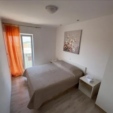 Pivac * ماكارسكا